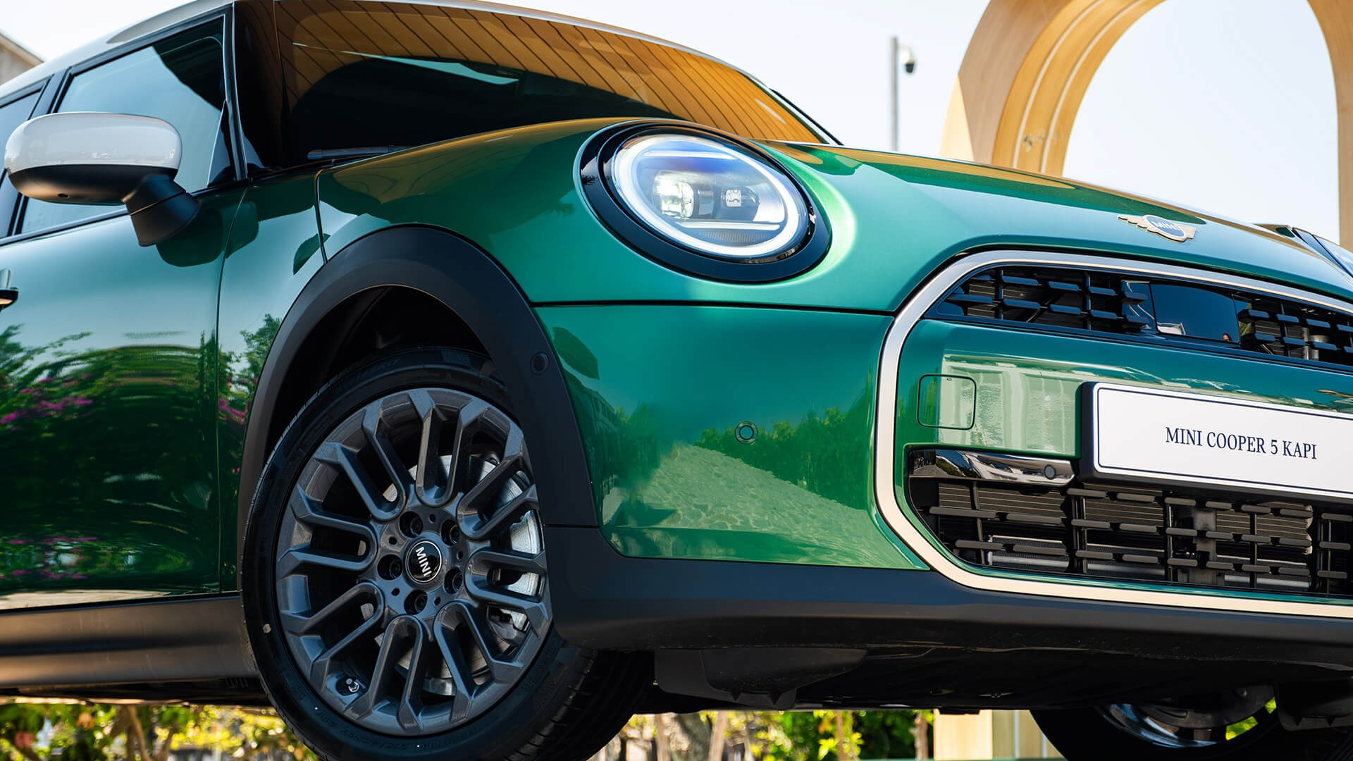 Yazın Ritmi MINI Cooper 5 Kapı ile Çeşme’de | MINI Türkiye